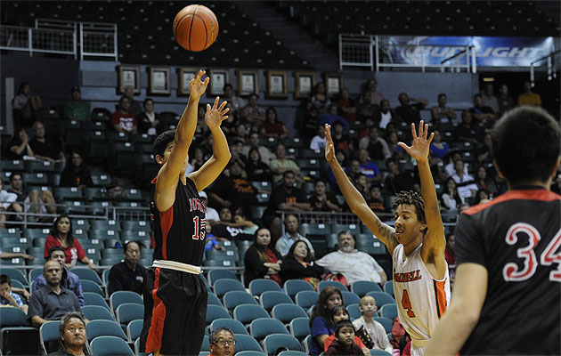 Iolani's Zach Gelacio shoots from the corner to take the lead with seconds left in the fourth quarter. Bruce Asato / Star-Advertiser