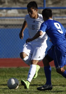 Tyler Morton of Moanalua was a threat on both ends of the field. Jamm Aquino / Star-Advertiser