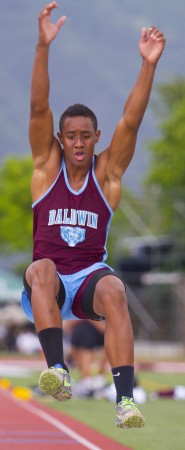 Anthony Kahoohanohano-Davis of Baldwin, seen here at last year's state meet, won again at the Honolulu Marathon Invitational. Dennis Oda / 2014