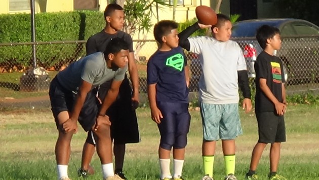 Tua Tagovailoa spends many a Sunday afternoon coaching young players in Ewa Beach. Paul Honda/Star-Advertiser