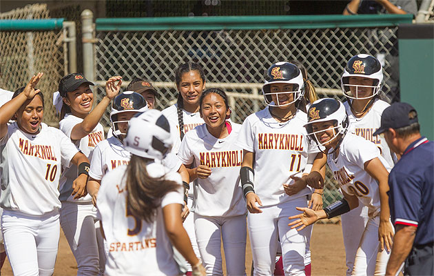 Maryknoll players greeted Mylee Enos after a grand slam in the first inning on Wednesday. Cindy Ellen Russell / Star-Advertiser