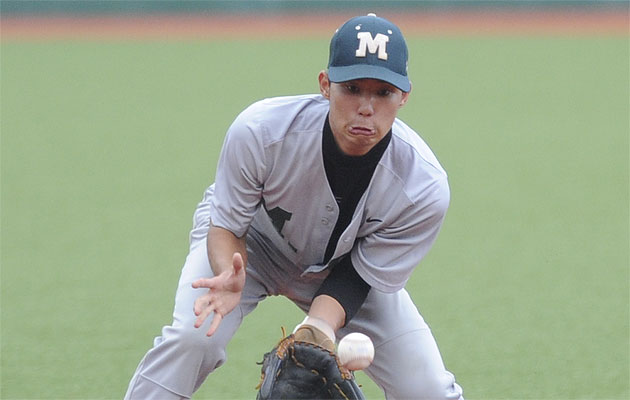 Mid-Pacific's Tyler Yamaguchi is 6-for-7 with seven RBIs in first two games of tournament. Photo by Bruce Asato/Star-Advertiser.