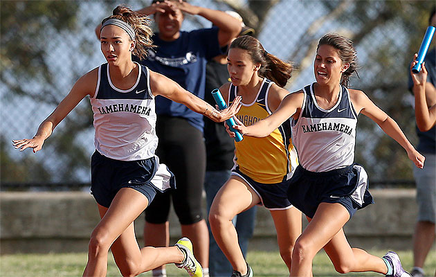 Kamehameha's Sarah Lau received the baton from teammate Mikaylah Kaohu on Friday. Jay Metzger / Special to the Star-Advertiser