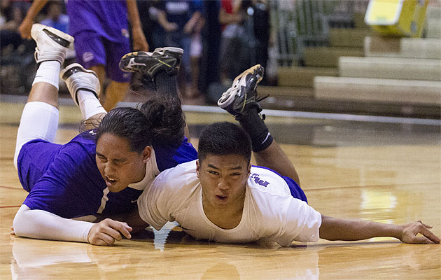 Pearl City's P-Jay Solomon and Jordan Florita collided trying to save a ball in the OIA Division II championship match Thursday at Radford. Cindy Ellen Russell / Star-Advertiser