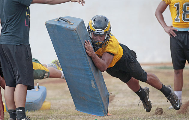 Linebacker Randy Manewa and the rest of the Golden Hawks got some good news on Tuesday. They will play their final two regular-season games at home. Krystle Marcellus / Honolulu Star-Advertiser.