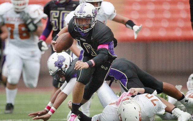Damien's Dallas Labanon threw for over 1,100 yards and 16 touchdowns in 2014. Photo by George Lee/Star-Advertiser.