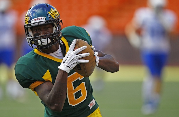 Randy Neverson scored touchdowns passing, rushing and receiving in 2014. Photo by Jamm Aquino/Star-Advertiser.