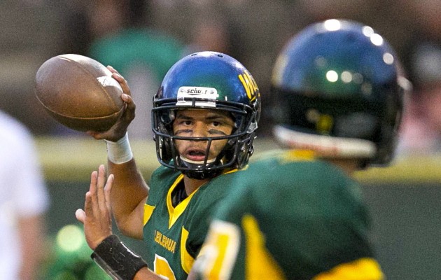 Leilehua quarterback Kaleo Aloha Piceno, shown during a game last season, threw for 266 yards and four touchdowns in a 48-13 win over Nanakuli on Saturday night. Cindy Ellen Russell / Honolulu Star-Advertiser.