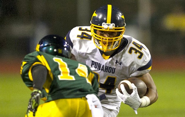 Senior running back Wayne Taulapapa and his Punahou teammates play Del Oro of Loomis California at the home of the Cal Bears on Friday. Cindy Ellen Russell / Honolulu Star-Advertiser.