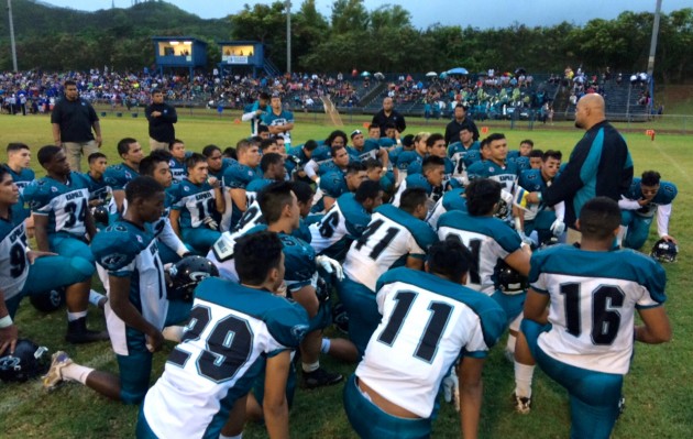 Kapolei's game with Kailua is delayed in the first quarter due to weather. Photo by Jamm Aquino/Star-Advertiser.