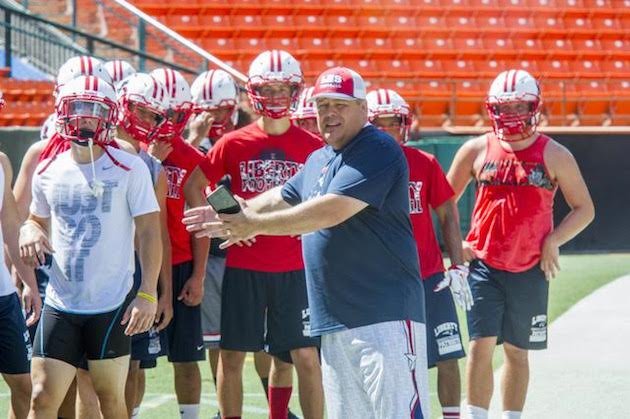 Liberty (Nev.) High coach Rich Muraco instructed his team during Friday's practice at Aloha Stadium. Photo by Craig T. Kojima/Star-Advertiser.