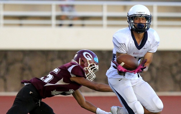 Kumoku Noa will be a big threat at receiver for Kamehameha this season. Photo by Cindy Ellen Russell/Star-Advertiser.