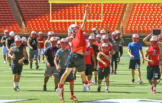 Liberty coach Rich Muraco prepares his team for Saturday's tilt with Saint Louis. Craig T. Kojima / Star-Advertiser