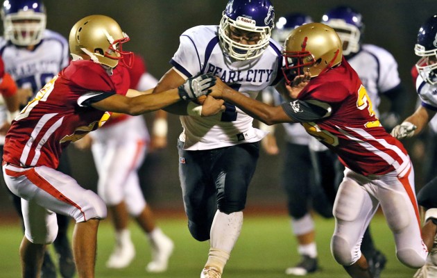 Pearl City running back Joe Maneafaiga set the Chargers' single-game rushing record with 217 yards against Roosevelt. Photo by Darryl Oumi/Special to the Star-Advertiser.