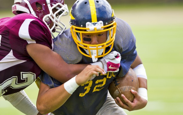 Punahou's Eamon Brady  carried the football in a scrimmage against Farrington. Photo by Dennis Oda/Star-Advertiser.