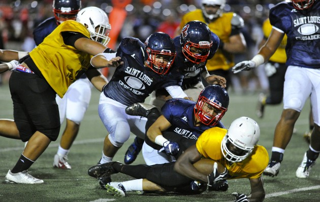 Saint Louis defenders stopped a Mililani receiver during last Saturday's scrimmage at the Trojans' John Kauinana Stadium.  Bruce Asato / Honolulu Star-Advertiser.