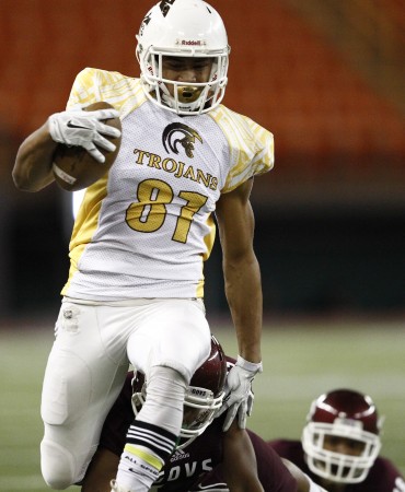 Mililani's Kalakaua Timoteo has three touchdown receptions in the first half. Photo by Jamm Aquino/Star-Advertiser.