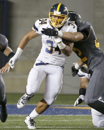 Punahou RB Wayne Taulapapa has found it hard to run in the first half against Del Oro (Calif.). Photo by Tony Avelar/Special to the Star-Advertiser.