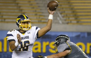 Ephraim Tuliloa and the Punahou Buffanblu pulled it out against Del Oro, scoring 22 unanswered points to win. Photo by Tony Avelar/Special to the Star-Advertiser.