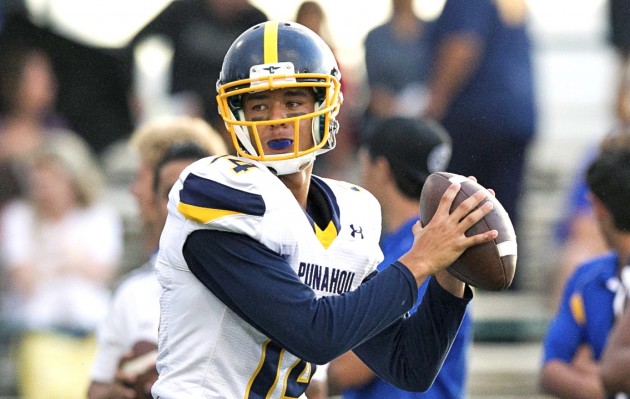 Punahou's Nick Kapule came in for injured starter Ephraim Tuliloa and threw for a career-high 301 yards and four touchdowns against 'Iolani. Photo by Cindy Ellen Russell/Star-Advertiser.