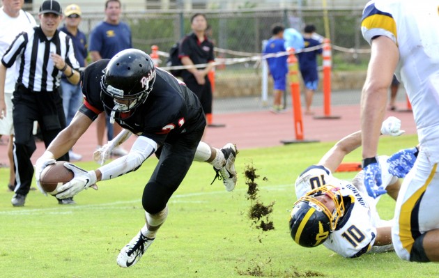 ‘Iolani's Keoni-Kordell Makekau caught a touchdown pass in a loss to Punahou last Saturday. Not including teams raked in the Honolulu Star-Advertiser's Top 10, ‘Iolani is Hawaii's highest-rated team in the MaxPreps.com computer rankings. Bruce Asato / Honolulu Star-Advertiser.