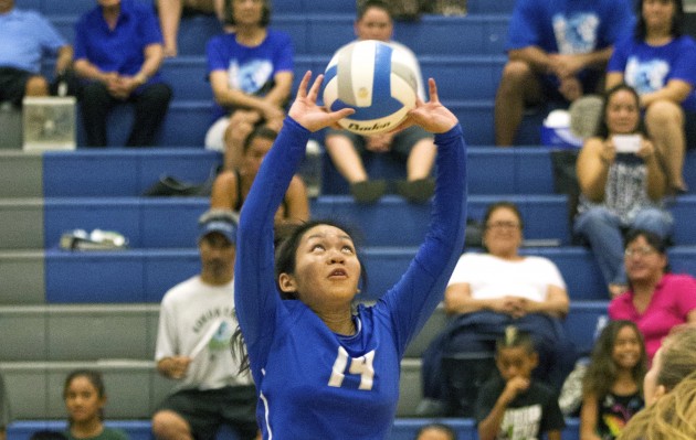 Moanalua junior setter Emree Sato, a backup to senior Bryanne Yasui, had 11 assists in No. 5 Moanalua's sweep of Kailua on Wednesday night. Cindy Ellen Russell / Honolulu Star-Advertiser.