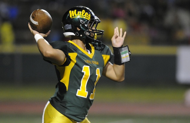 Leilehua junior quarterback Kona Andres continues to work under assistant coach Bobby George, who was promoted from quarterbacks coach to offensive coordinator this offseason. Bruce Asato / Honolulu Star-Advertiser.