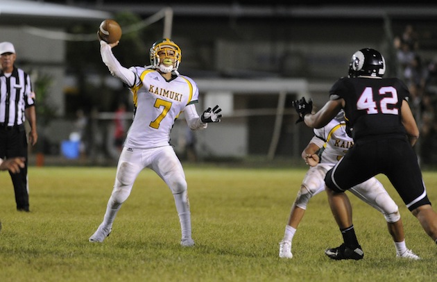 Kaimuki QB Keanu Pratt threw only three interceptions in 138 pass attempts in OIA D-II play. Photo by Bruce Asato/Star-Advertiser.