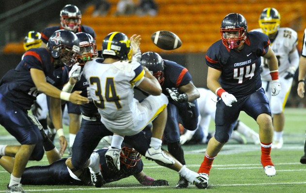 Saint Louis held Punahou RB Wayne Taulapapa under 100 yards rushing in last week's win. Photo by Bruce Asato/Star-Advertiser.