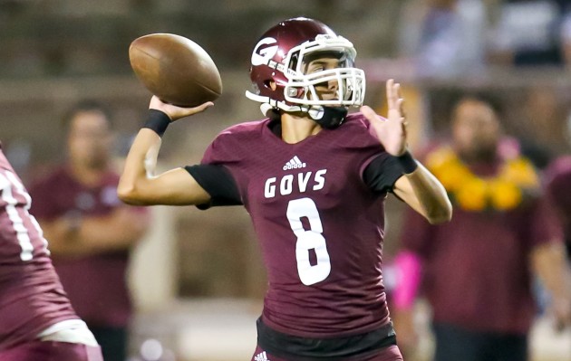 Farrington's Bishop Rapoza is locked in a tightly contested QB battle with Justin Uahinui. Photo by Darryl Oumi/Special to the Star-Advertiser.