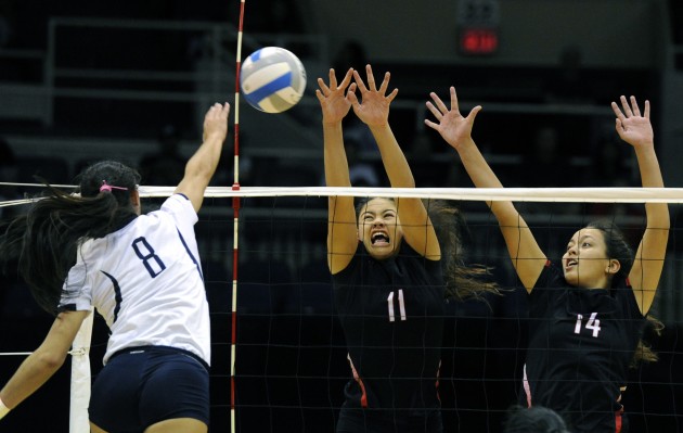 Kamehameha's Kayla Afoa, the most outstanding player in the Division I state tournament, hit past ‘Iolani's Saige Kaahaaina-Torres  and Tatiana Calimpong-Burkein in the title match on Saturday. Bruce Asato / Honolulu Star-Advertiser.