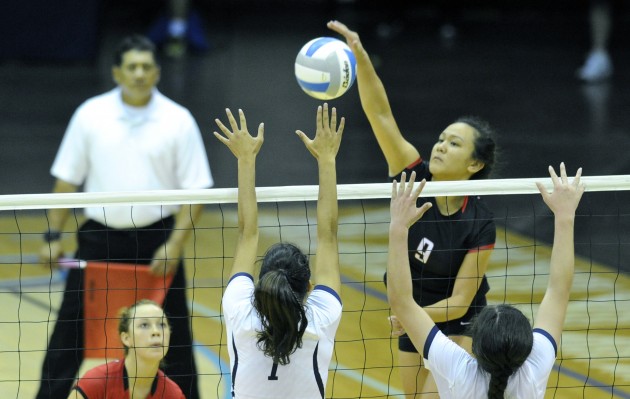‘Iolani's Moea Kekauoha hit against Kamehameha blockers during the state final loss to the Warriors on Oct. 31 at Blaisdell Arena. Bruce Asato / Honolulu Star-Advertiser.