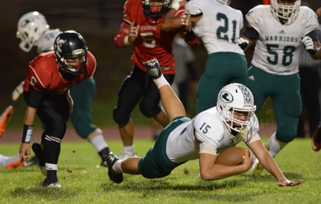 Christopher Yam, Kapaa wide receiver, against Kauai. 2015. Courtesy photo.