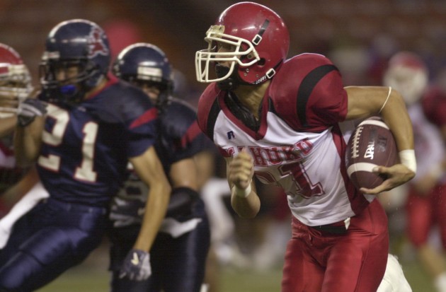 Kahuku's Spencer Hafoka caught two passes and rushed one time for a total of 164 yards against Saint Louis. Photo by Richard Walker/Star-Bulletin.
