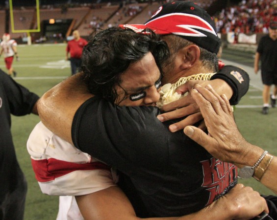 Kahuku quarterback Richard Torres hugged his dad, Kahuku coach Reggie Torres, after winning the 2006 state title in dramatic fashion. Photo by Jamm Aquino/Star-Bulletin.