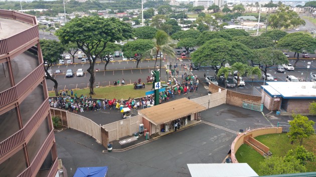 The line outside Aloha Stadium 90 minutes before kickoff between Kapaa and Radford.