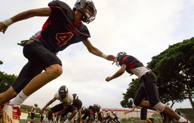 Safety Jonah Soakai and the Rams are going hard in conditioning drills to prepare for Kapaa. Cindy Ellen Russell / Star-Advertiser