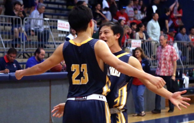 Jared Lum and Kyle Yoshino shared a chest bump after Punahou beat Saint Louis on Thursday. Kat Wade / Special to the Star-Advertiser