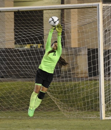 Pearl City keeper Sydney Young shut out Baldwin in the state title match. Bruce Asato / Star-Advertiser