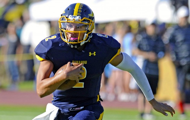 Punahou quarterback Stephen Barber was offered a scholarship by Hawaii last year. Photo by Bruce Asato/Star-Advertiser.
