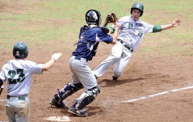 Mid-Pacific's Ryne Yamashiro is out at home on a throw from Punahou left fielder Cole Cabrera to Logan Williams in the fourth inning of Saturday's game. The score remained 0-0 until the Owls exploded for five runs in the fifth before holding off the Buffanblu, 5-4. Bruce Asato / Honolulu Star-Advertiser.