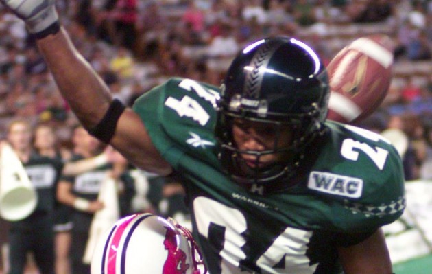 Kenny Patton, shown breaking up a pass in the end zone for Hawaii against SMU in 2002, is the director of the upcoming Hawaii Football Combine. Honolulu Star-Advertiser file.