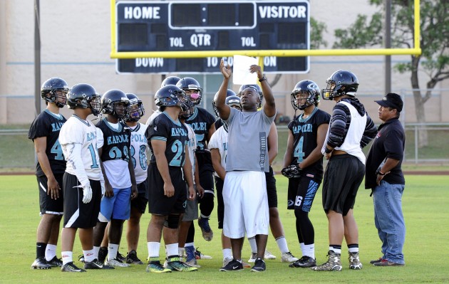 Kapolei assistant coach Ricky Lumford spent time with the kick-return squad during practice on Friday. Four Hurricaes players have Division I FBS college offers. Bruce Asato / Honolulu Star-Advertiser.