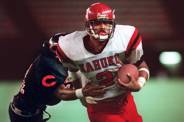 Kahuku's Talamoni Talamoni rushed for 127 yards in a 53-0 win over Campbell at Aloha Stadium on Sept. 4, 1998. Photo by George F. Lee/Star-Bulletin.