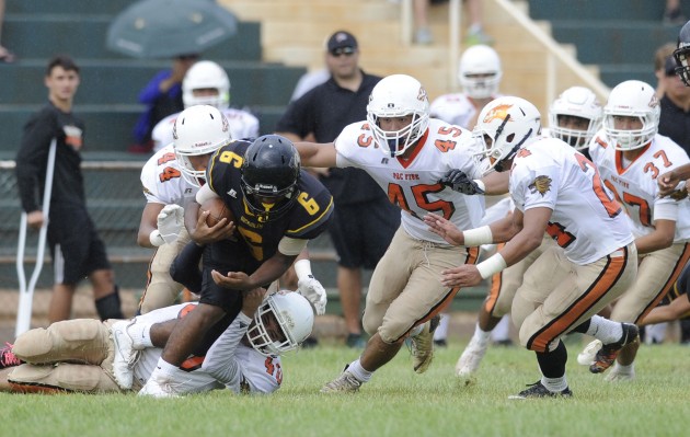 McKinley’s Jonah Stephens battled for some tough yards against Pac-Five. Photo by Bruce Asato/Star-Advertiser.