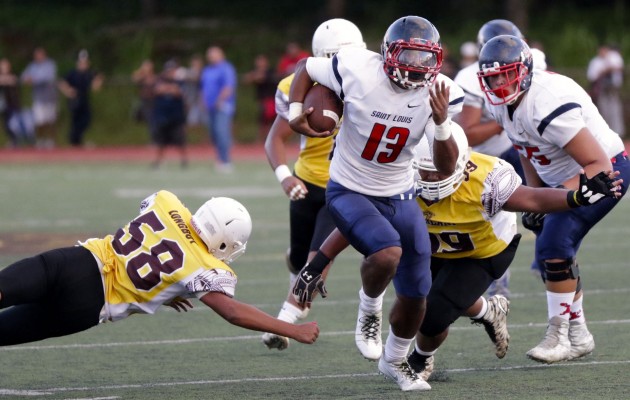 Tua Tagovailoa suits up tonight when Saint Louis meets Punahou. Jamm Aquino / Honolulu Star-Advertiser.