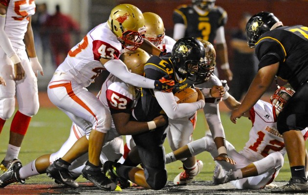 McKinley's Noah-Rodnie Diaz battled for yards in the first quarter against Roosevelt. Photo by Bruce Asato/Star-Advertiser.