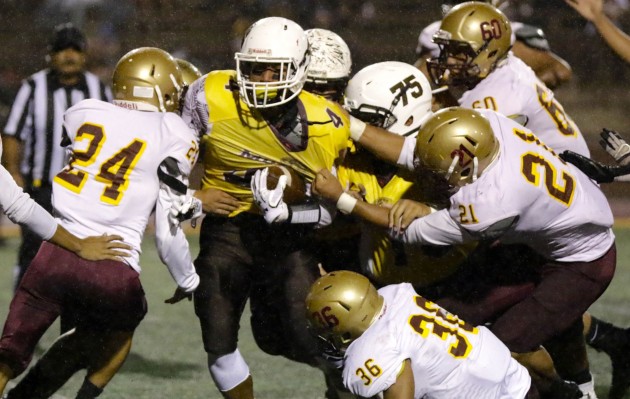 Mililani slotback Andrew Valladares scored a touchdown against Castle last week. Photo by Jamm Aquino/Star-Advertiser.