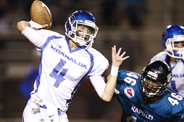 Moanalua's Alakai Yuen had a fantastic start to his senior season on Friday after throwing for 2,439 yards and 27 touchdowns as a junior. Photo by Jamm Aquino/Star-Advertiser.