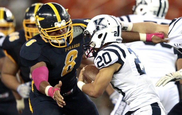 Kamehameha's Kanoa Shannon is about to be tackled by Punahou's Miki Suguturaga in a game. Jamm Aquino /Star-Advertiser